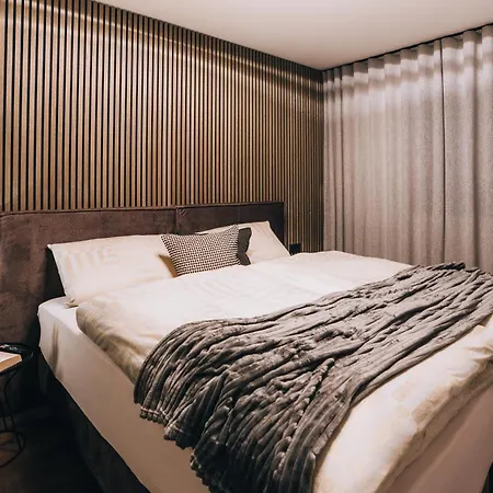 Lynett Apartment